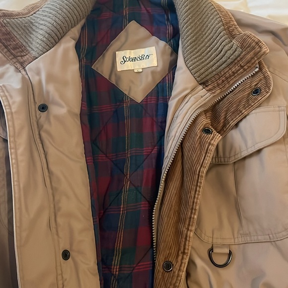 St Johns Bay Women’s Coat Size L Beige Zip-Up Flannel Quilted Lined Jacket - Picture 2 of 7